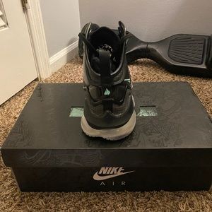 Lebron 19